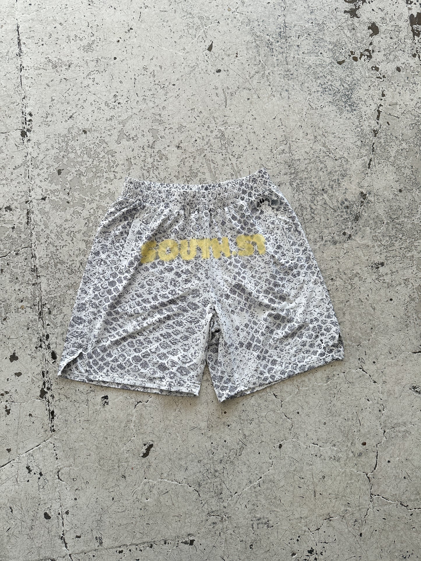 SNAKE PRINT SHORTS - Yellow
