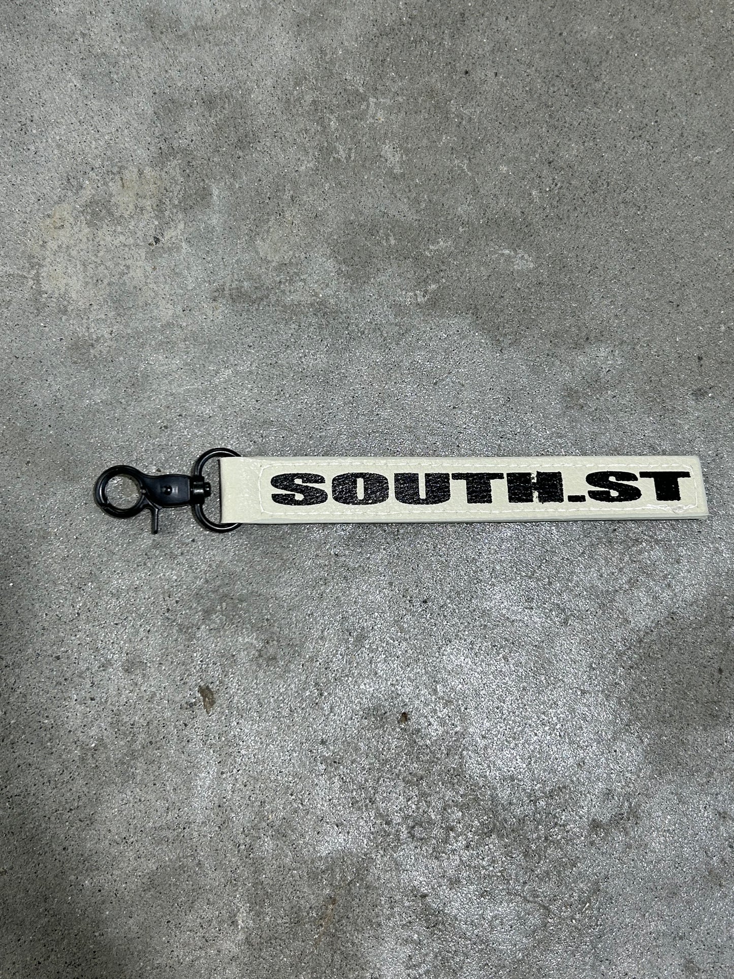 TOKYO FAUX LEATHER KEYRING