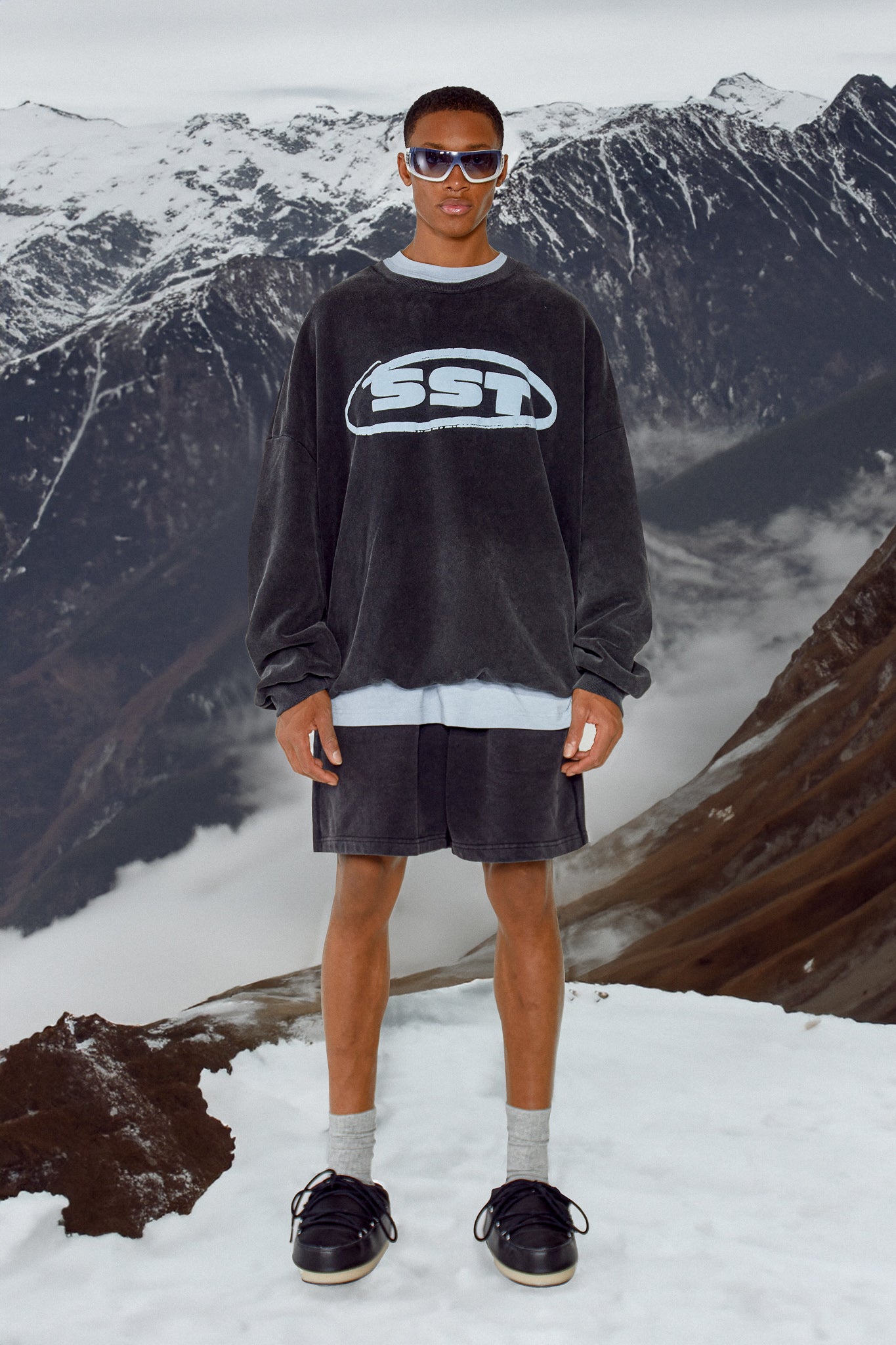 "SUNDAY" SWEATER - Washed Black
