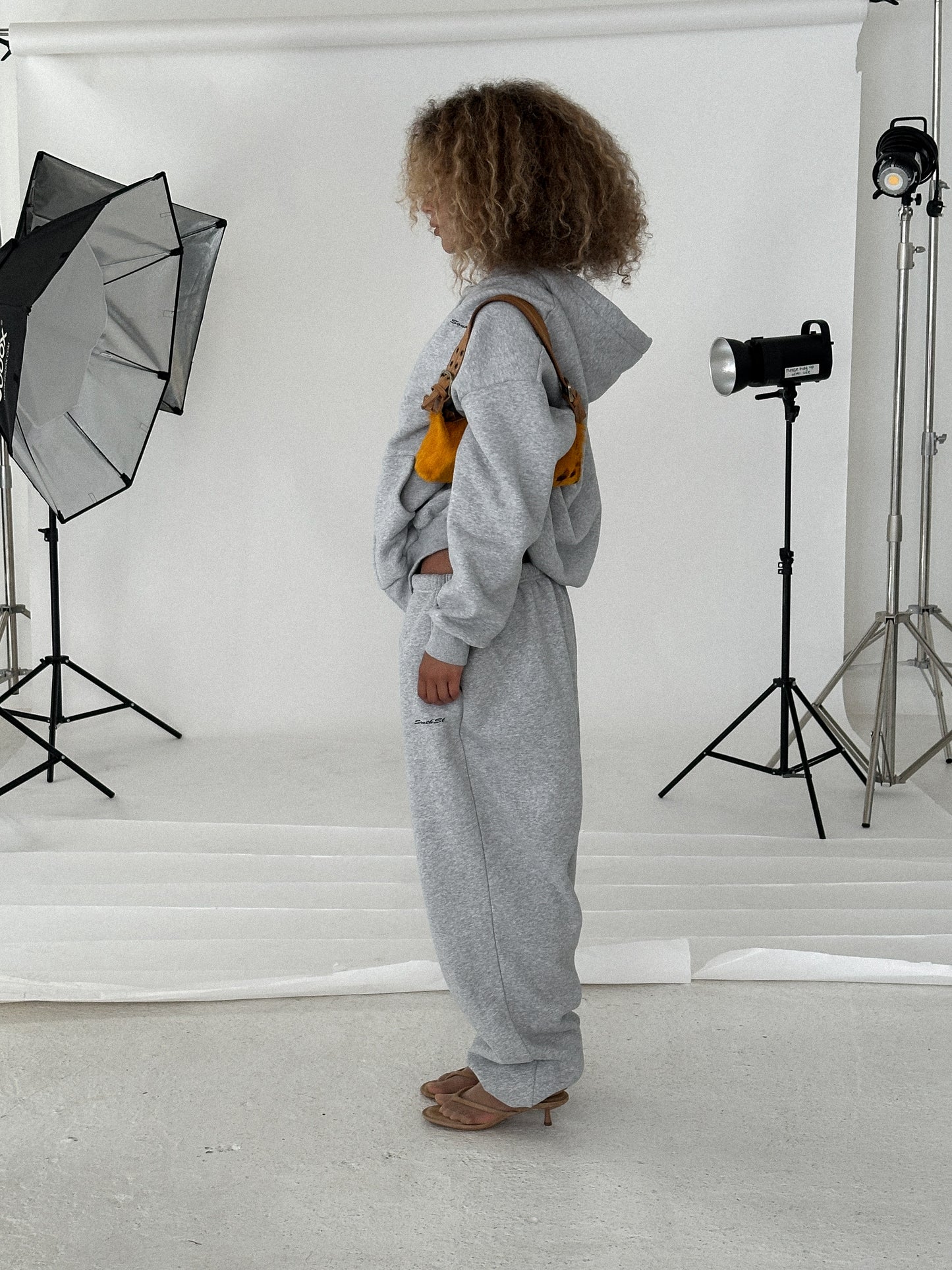 SIGNATURE ZIP HOODY - Heather Grey