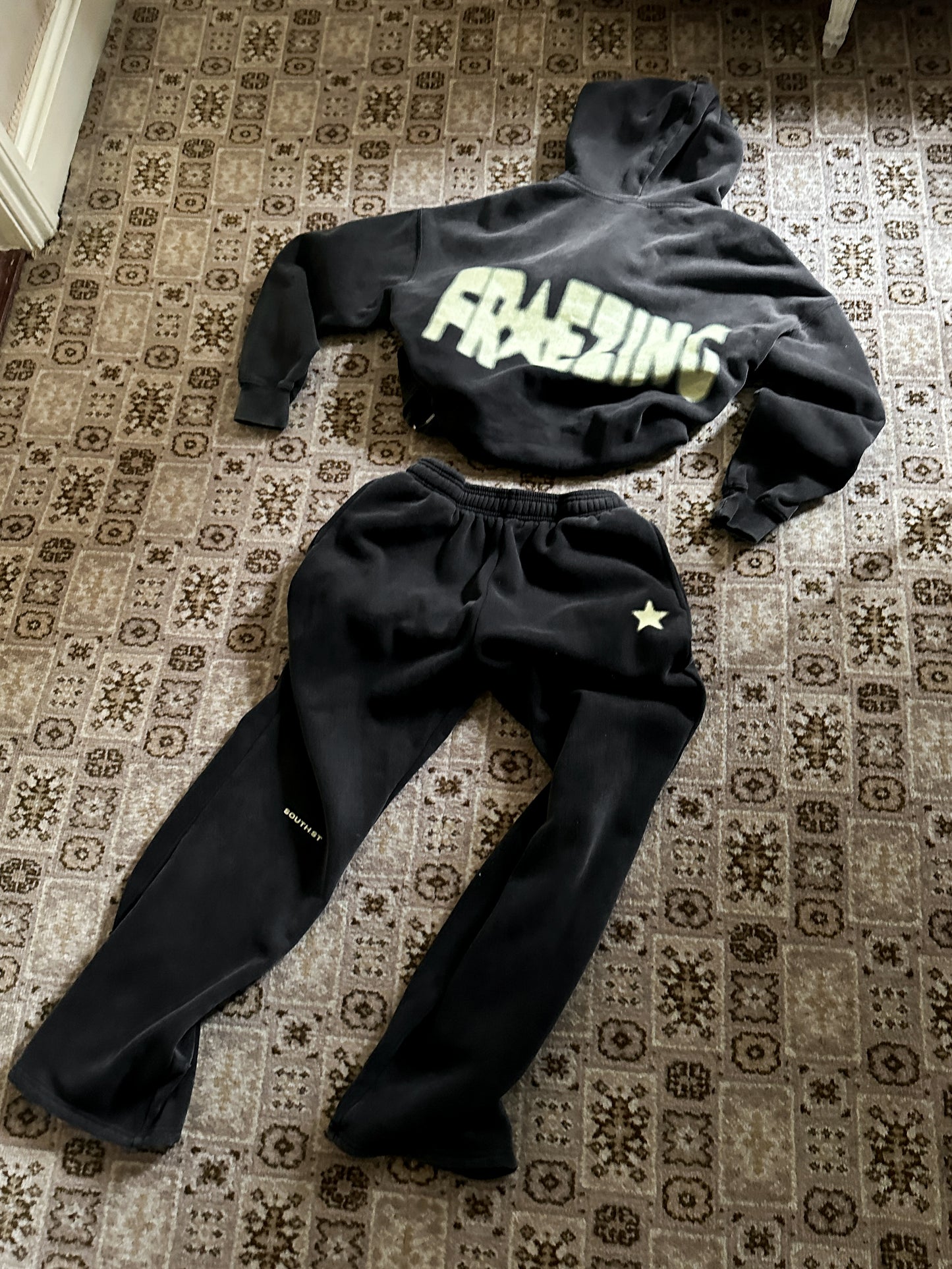FREEZING SWEATPANTS