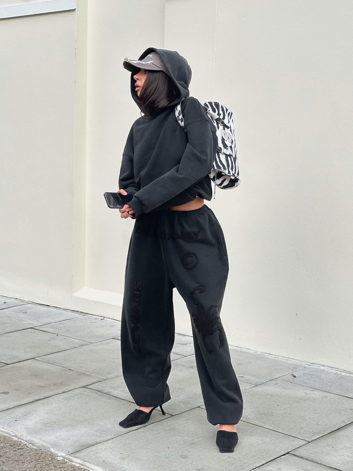 "STING" SWEATPANTS - Washed Black