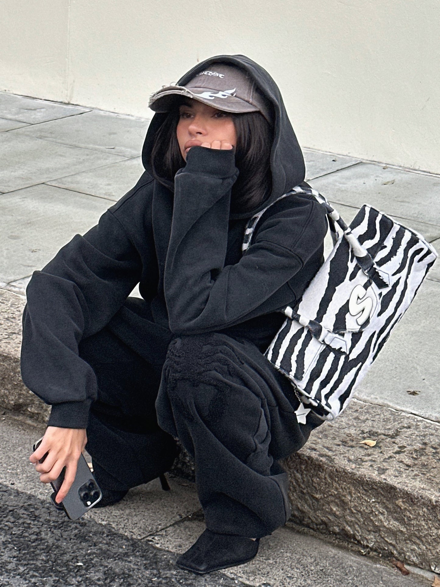 "STING" HOODY - Washed Black