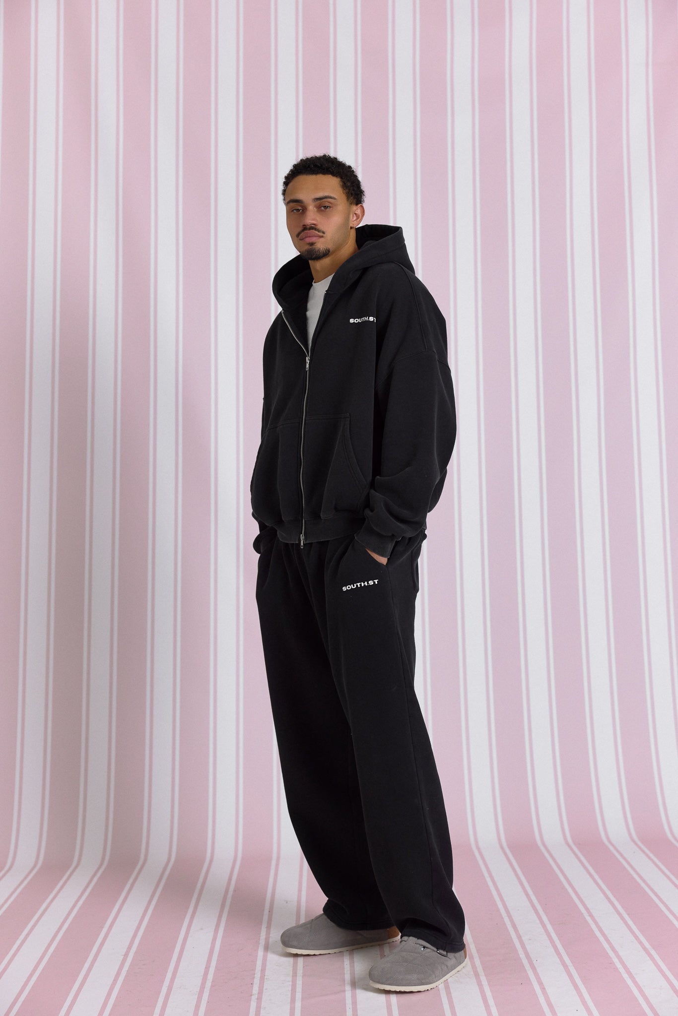 SIGNATURE SWEATPANTS - Washed Black