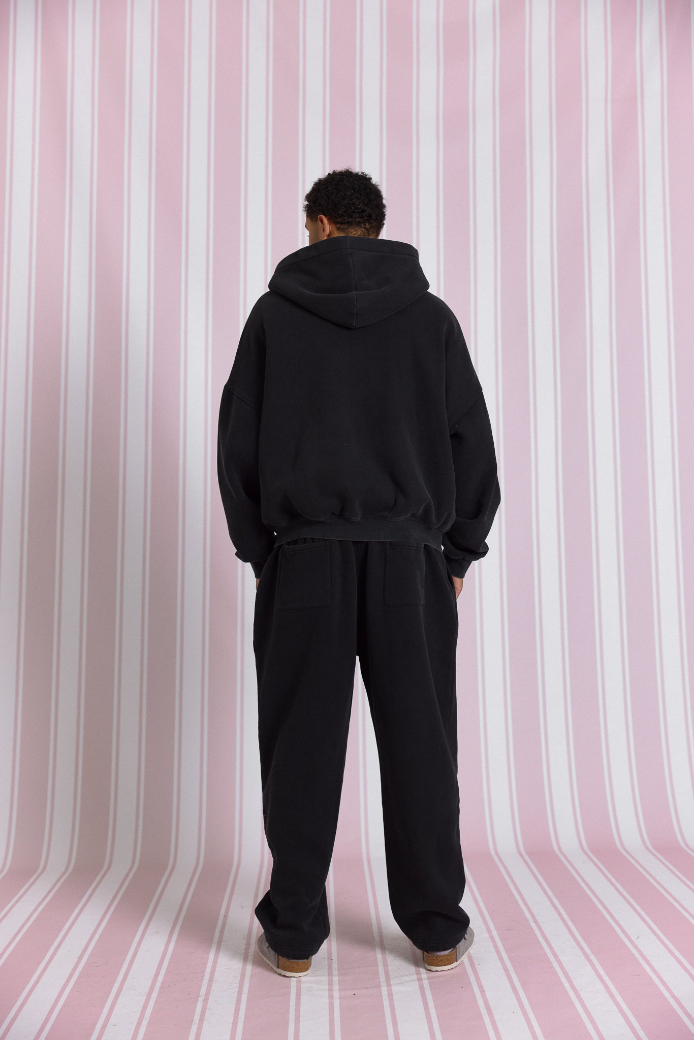 SIGNATURE SWEATPANTS - Washed Black
