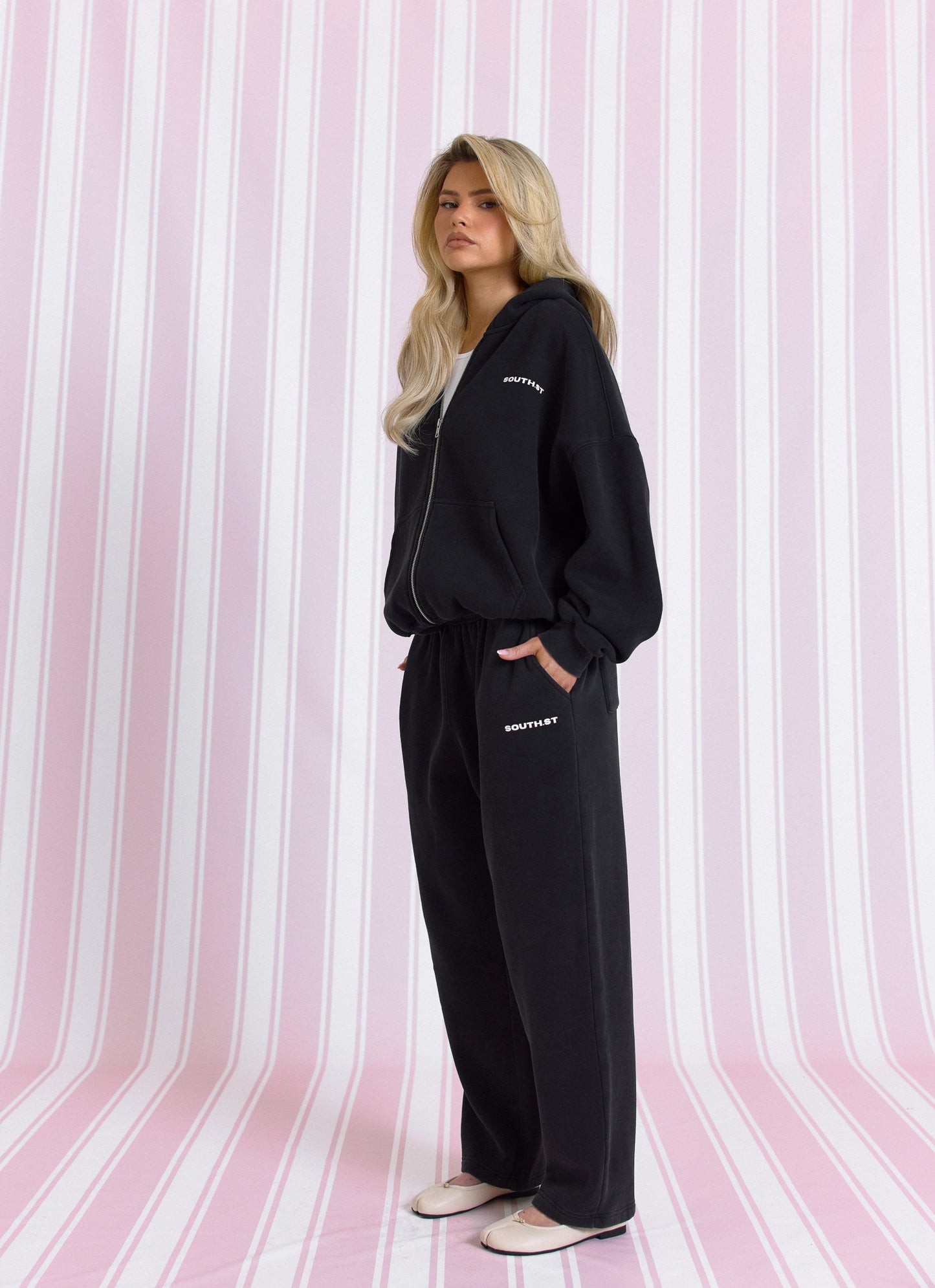 SIGNATURE SWEATPANTS - Washed Black