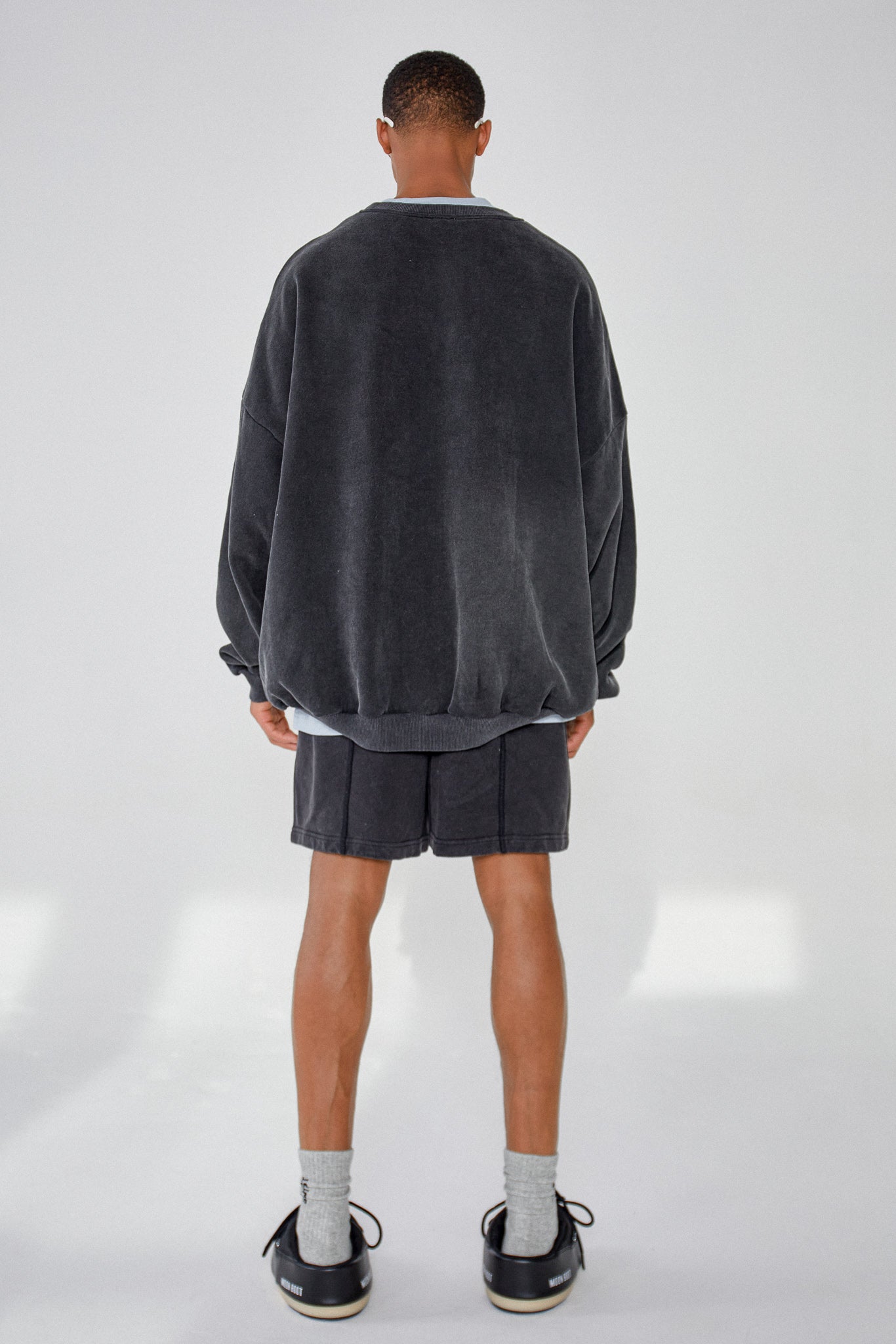 "SUNDAY" SWEATER - Washed Black