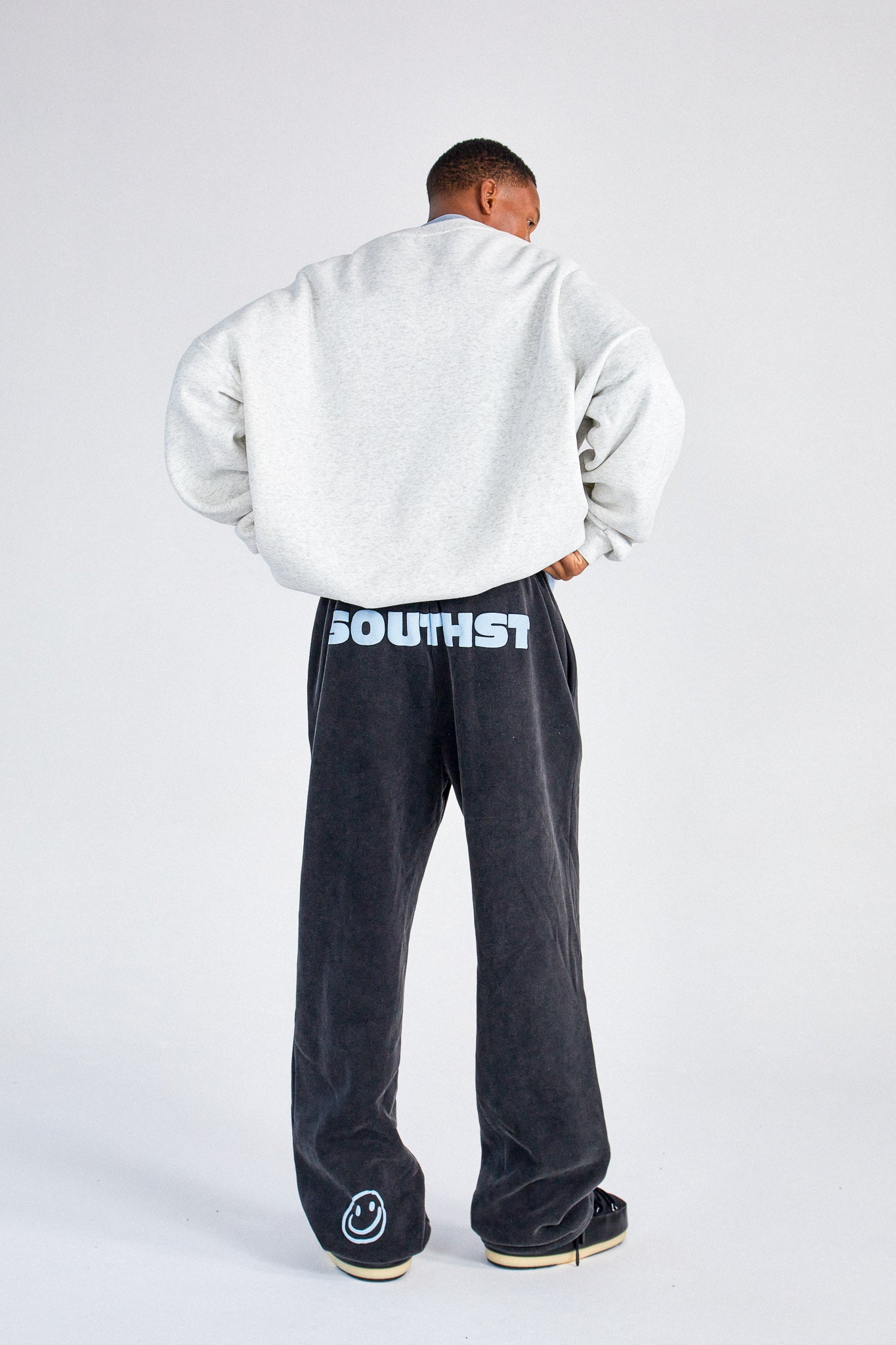 "SUNDAY" STRAIGHT LEG SWEATPANTS - Washed Black