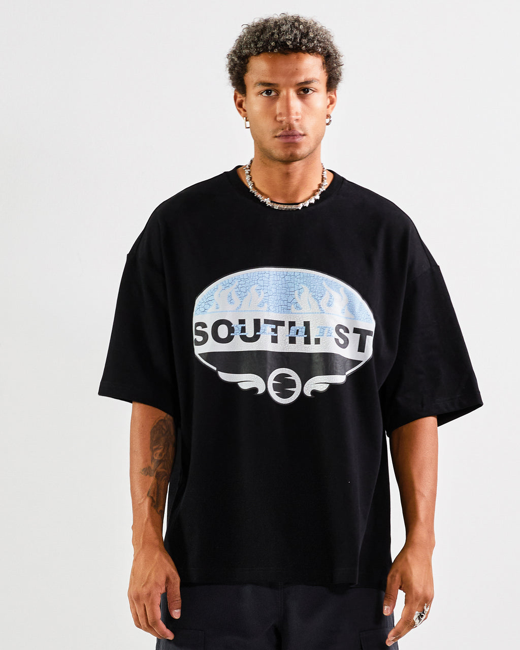 "IDOL" TEE - Black